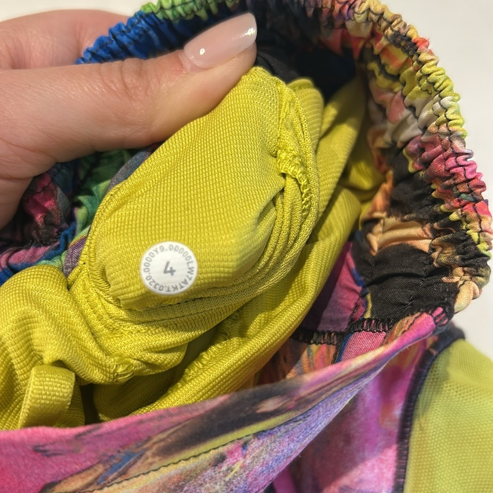 Lululemon Hotty Hot 4” Shorts-Size 4 - Picture 4 of 4